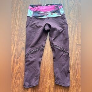Lulu Lemon capri Leggings with Patterned Waistband - Purple